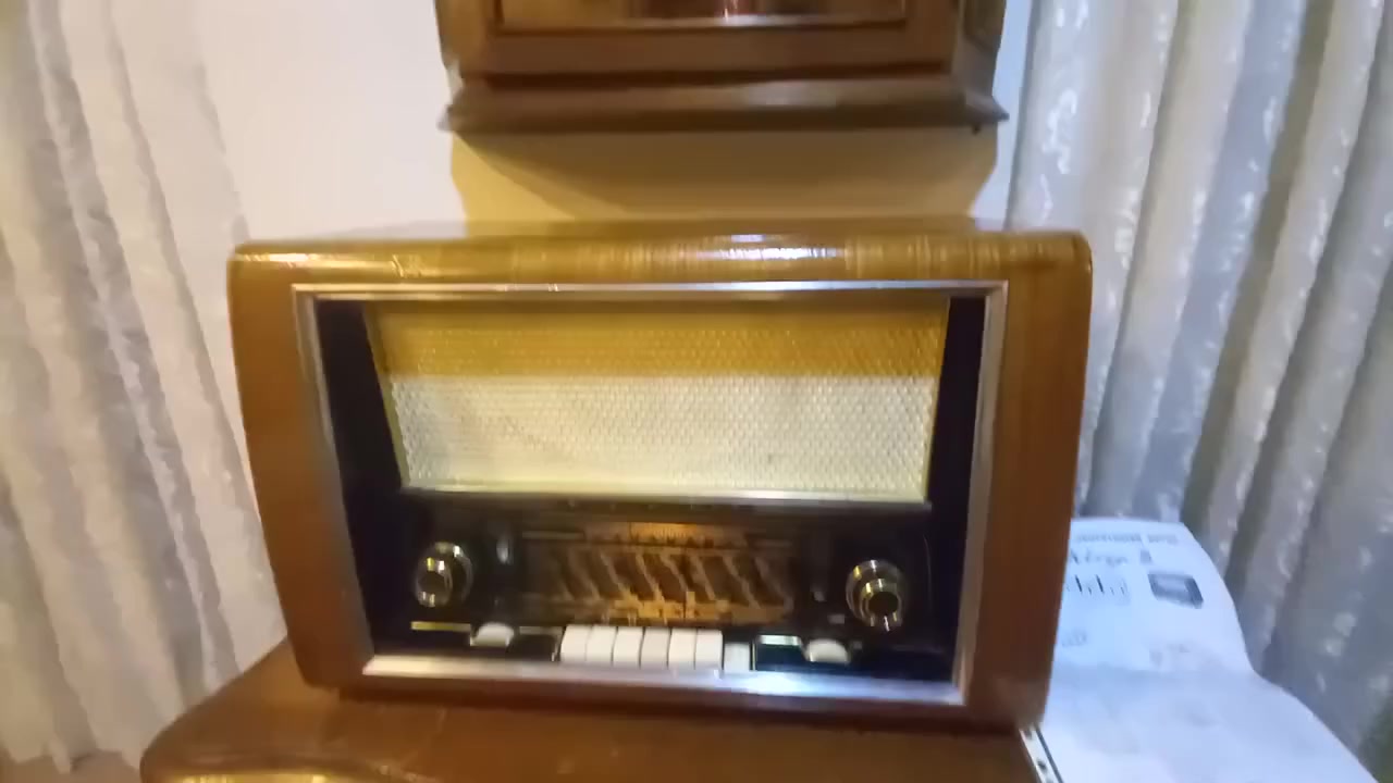 الراديوو لمبات
ماركة بلوباكيت 
صنع  المانية    FM MW Sw    LW 
ارتفاع(38)  سم 
العرض (56) سم  
العمق ( 27) سم 
٩٠% نظيف
للإستفسار مراسلة الصفحة


**إذا كنت صاحب هذا الإعلان وتريد حذفه لأي سبب، رجاءا أرسل رسالة إلى الدعم الفني**