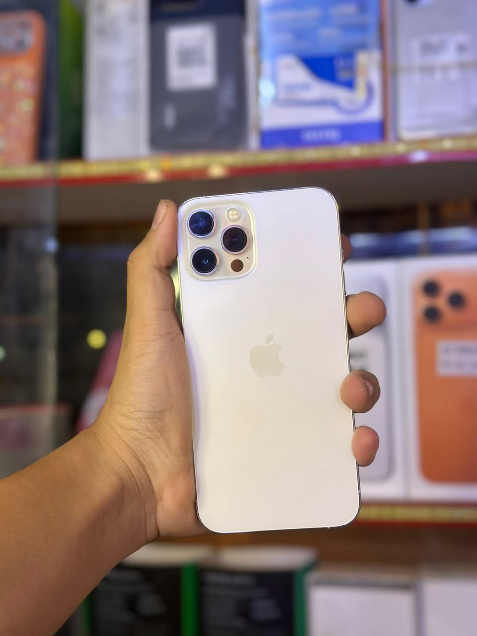 للبيع_فقط (آيفون 12 برو ماكس - كفالة عامة)

السلام عليكم لجماعة النظيف والشراي  (iPhone 12 Pro Max) للبيع مكفول من كلشي كفاله عامه 

‏.الذاكرة (٢٥٦)
‏.النسخه نموذج M (شرق اوسط رسمي)
.البطارية 81 (بلادي اصلية وممتازه)

‏. الحالة: الجهاز كفالة، ما مفتوح نهائياً وممبدل بيه اي شي

. الملحقات والهدايا ويا الجهاز:

شاحنة ابل الاصلية

السعر 450
للتواصل خاص او واتساب ***********
