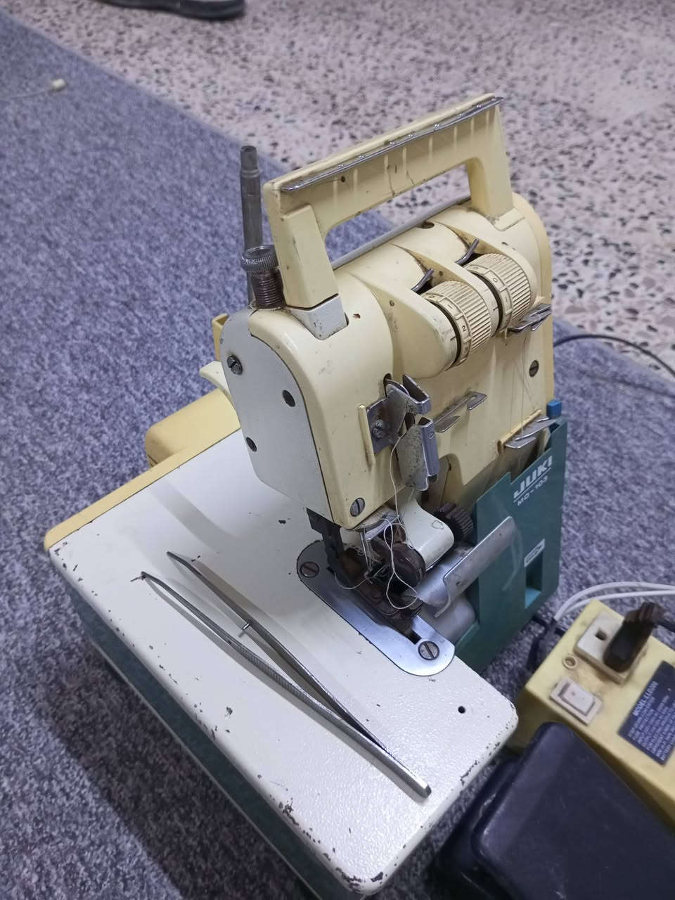 اوفر ثلاث خيوط ياباني منزلي للبيع مكاني سماوه سكك ***********
