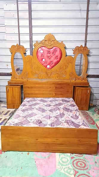 غرفه اخشاب للبيع خمس ابواب ملحق نضيف زاويه كنتوريه السعر 550 الاتصال على الرقم *********** بغداد متواجد واتساب وعندي توصيل بكروه
