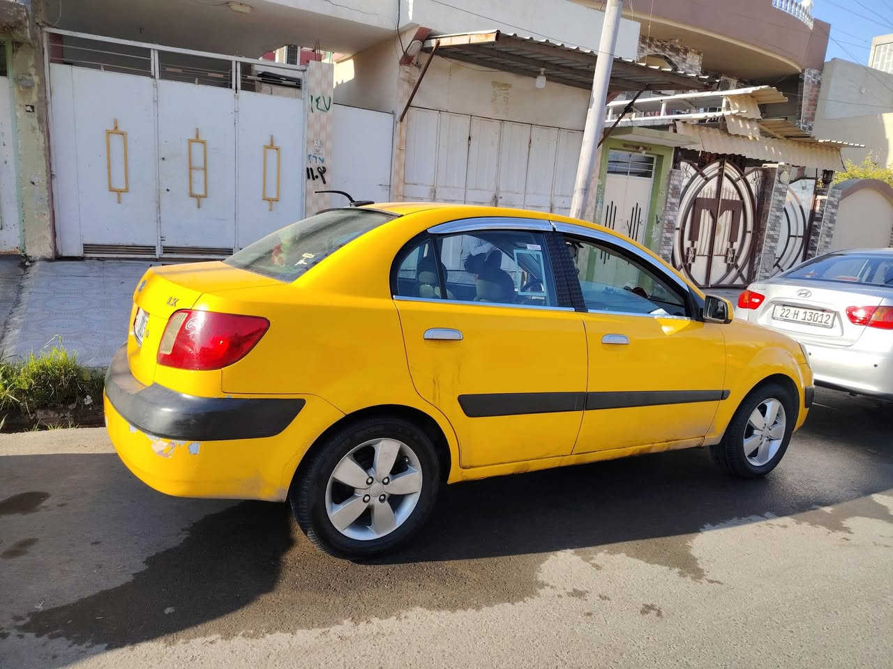 كيا ريو امريكي  2009
ضرر جاملغ يمين وداخل شويا مواصفات برايد
محرك 16. 
***********
