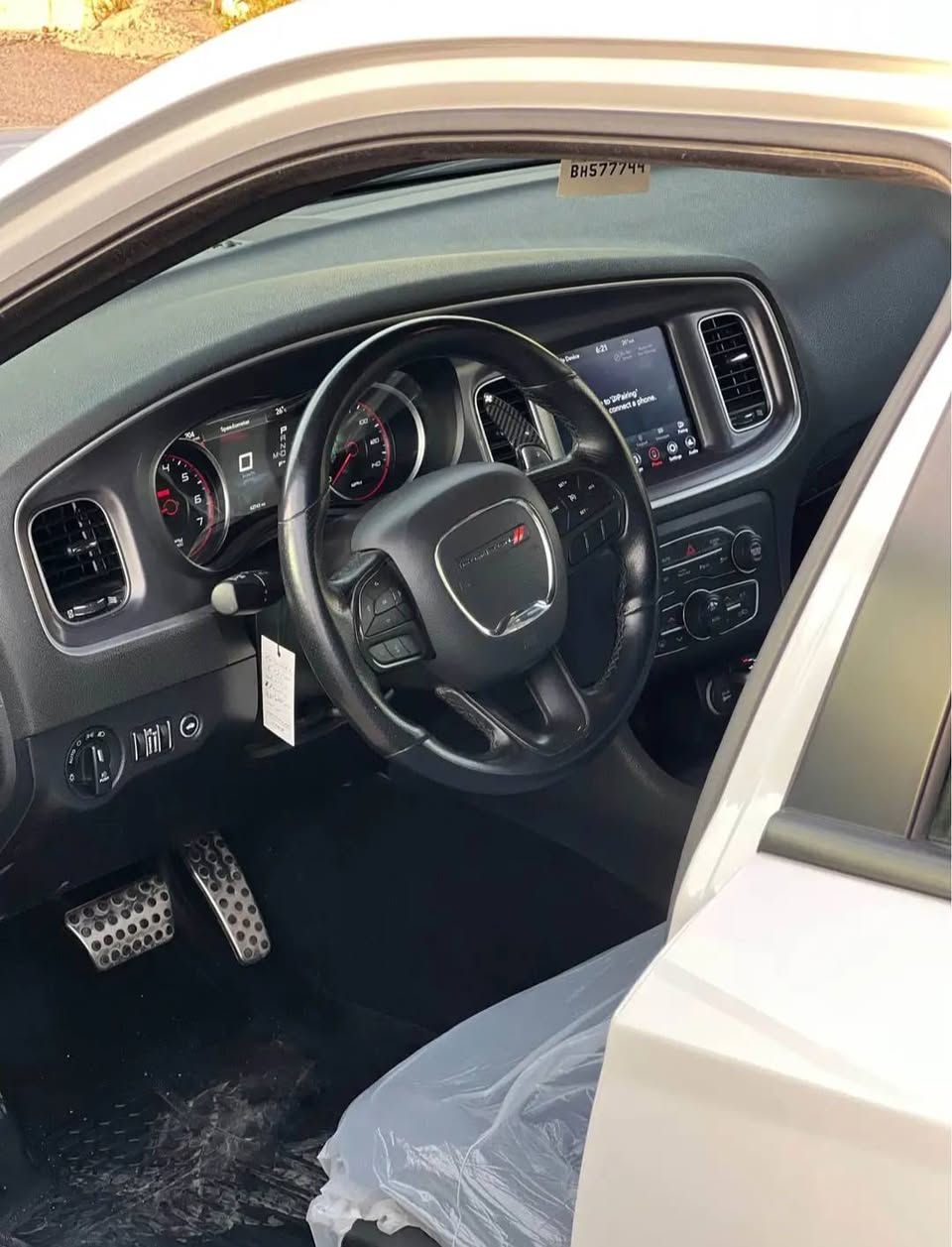 السلام عليكم
دودج جارجر موديل 2020 GT  بلاص بلاك توب فول الفول  وارد امريكي يعني سيارة متضررة السيارة حادثها جاملغ وبنيد وبيها طخه بين البابين ومبدلهن يعني بيها 4 قطع تبديل نفس اللون السياره جديدة بمعنى الكلمة ومال جناي السياره مكينه 3600 وكير ومكينه وحداده كله جديد مواصفات السياره فول 1/1 
بصمه
شاشة كبيرة
فتحة سقف سلايد روف
تحكمات ستيرن
دشبول جلد خياط بلادي
كشنات جلد وشماو
كشنات كلهن كهرباء
تدفئة + تبريد بالكشنات
كشن خزن ميموري
حساسات
رادار جانبي
بصمه عدد 2 
تبريد ثلج ❄
رقم بغداد تحويل ثاني يوم بأسمك
ويل 20 بلادي
وبعد هوااي من المواصفات الي ممذكورة
ترهم بيع او مراوس مكاني بابل الخاص مفتوح
*********** حلة, بابل
