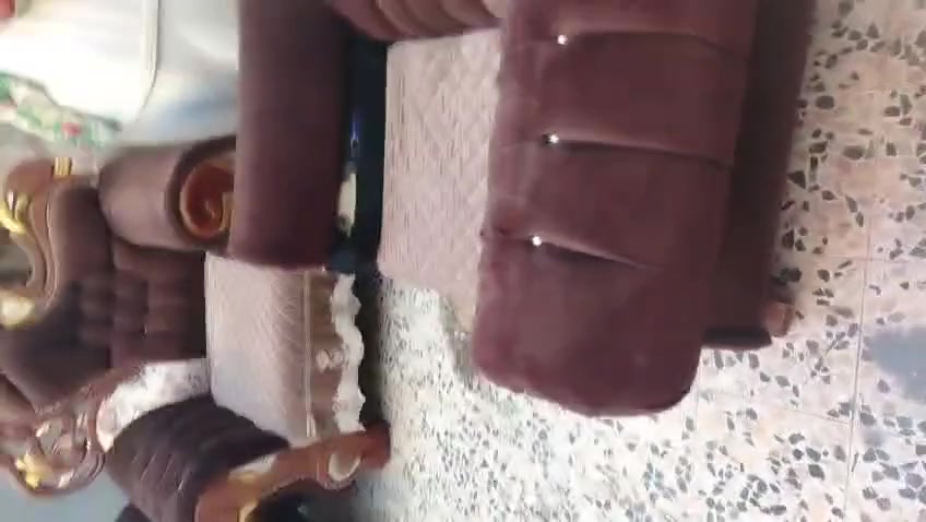 السلام عليكم تخم قنفات ملكي مستعمل نظيف الشراي يتصل واتساب فقط ***********
