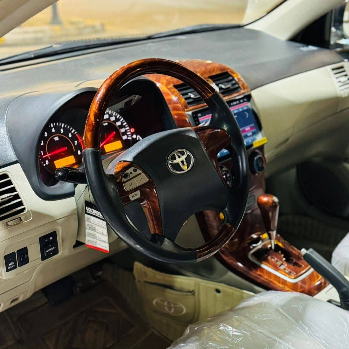 تۆیۆتا کرۆلا 2013 گێر ئۆتۆماتیک خلیجی فول مواسەفات 
تاقانەی سلێمانی  رەنگی سپی
  سڵاید   بیلاد کوشنی جلدە و ناو فۆرمیکایە
 و سوکان حەیزەران سوکان ڤۆلیۆم 
و ٤ جام کارەبایی و ئۆتۆ و گیر تۆماتیک و
  تەعدیل سورعە و  کامێراو شاشە زۆر مواسفاتی تر..!
نموونە لە جوانی و پاکی
 ١٩٦ هەزار کیلۆمەتر  رۆشتووە
تحویل و خرامە و بە ناوکردن بەشەرت
دەعم و لیدراوی و بۆیاخی نیە

سعر : لە کۆمێنت داوای بکە ڕاستەوخۆ بۆت دێت 🤖 

گیر و مەکینە و کارەبایی و تەبرید و
 تەقە و رەقە و تندوتۆلی بەشەرت
پیش و دوای کەپسە سەقف و شان و
 چواردەوری شوشەیی
٤ تایە و ویلی  سپۆرتی بیلادی لە ژێرە
هەموو گیانی لەسەر دەقی بیلادی ماوەتەوە
کەتەلۆک و سپیر و ادەواتی شریکەی هەمووی ماوە
ماڵی دۆستە و دیناریک مەسروفی نیە
بۆ عەیب و عار پرسیار مەکە.!
شوین// سلێمانی

ژمارەی خاوەنەکەی 
*********** 
***********
