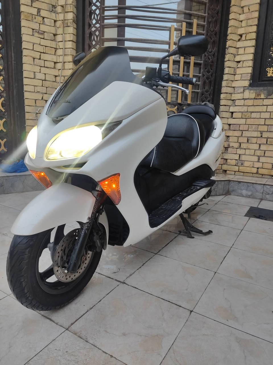 Hyundai Forza 09
* فورزه 09 هيونداي ماشية 31 الف حقيقي 

* منضومة زنون بلاد عالي ناصي .

* استاند صفح حساس.

* كرستال.

* لون صدفي أبيض.

* كلوب جنطه.

* 7 كير شغال

* كهربائيات كله شغاله.

* ادامه كامله اكلجات امامي خلفي.

* ادامه كامله منضومة بانزين
فيتبم جديد 
نوزل جديد 

* المحرك نضيف لانضوح ولا تنقيص خير من الله 

دسكات بريك امامي جديد
دسكات بريك خلفي جديد 

ماي راديتر اخضر زيتي 
دهن امزويل الميتريك احسن نوعية 

الكفرات بيها شخوط بسيطه مامبينه ونصبتها حلوه شكلها جديده 

الدراجة اوراق منفيس كمرك مدفوع + ورقة معرض + مكاتبة 

السعر ( مليون و450 ) 💸

مكاني ناصرية مركز 
***********
