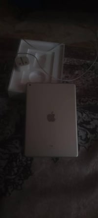 ايباد 9 مبدل بطاريه فقط  سعر 200 قفل لا تجي وتكلي وكع هذه سعر قفل  مكا...