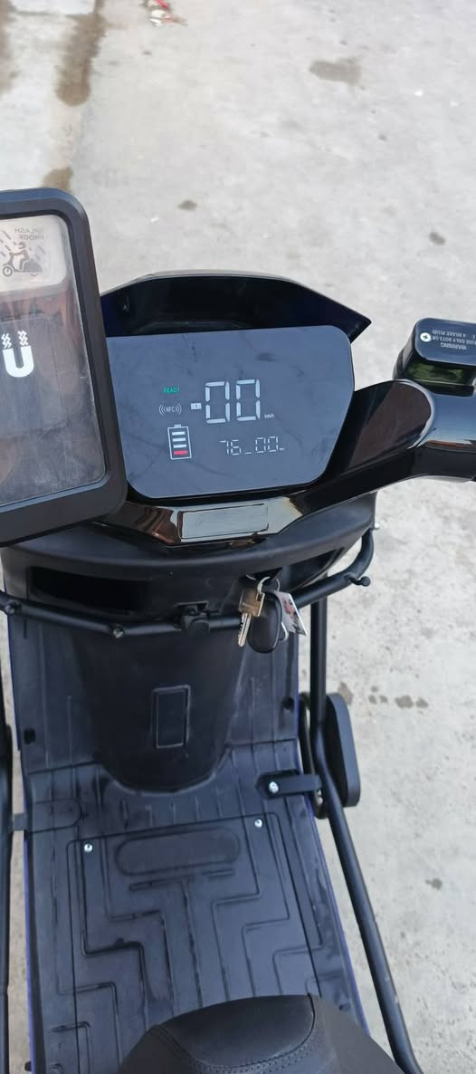 دراجة شحن نضيفة 6 بطاريات كلشي شغال اكلوبات اشاير هورن كلة شغال دراجة عارضهة 800 وبيهة مجال بكان الدراجة  بغداد حي الرحمة رقم الهاتف ***********
