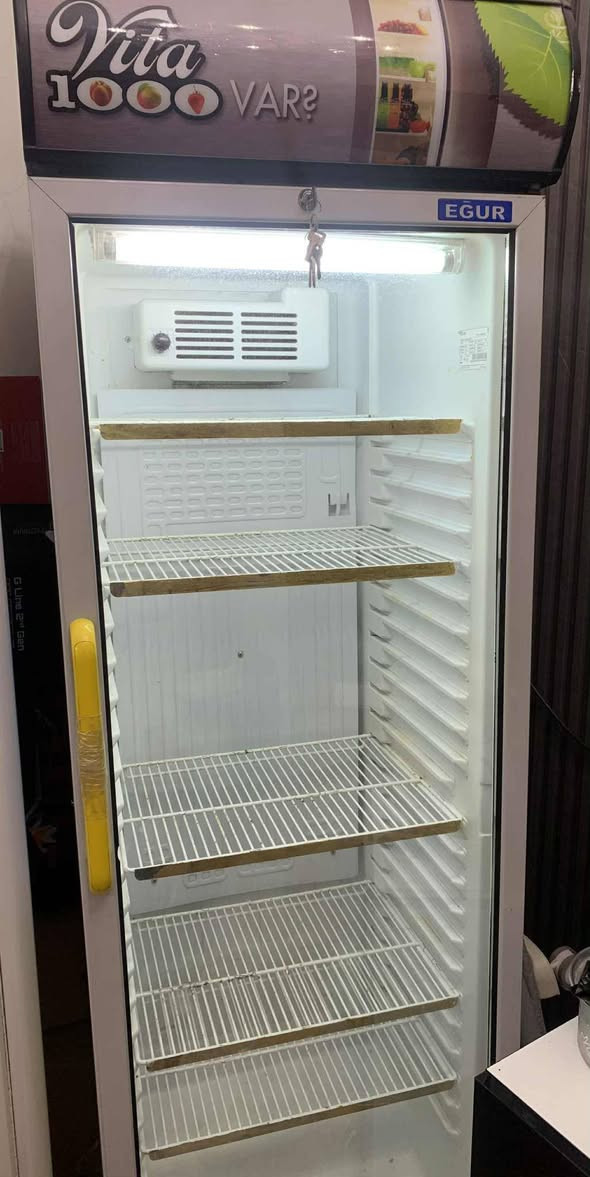 ثلاجه عارضه لاصلي ايگور باب اول مستخدمه قليل  السعر 325
***********
