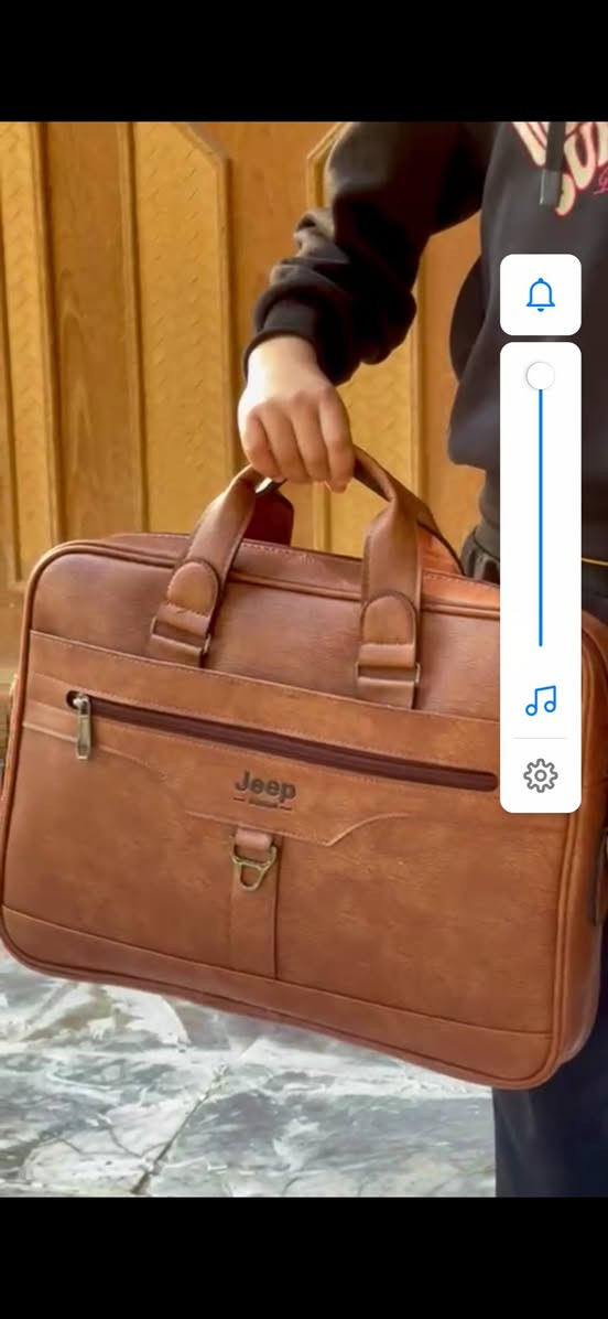 #حقائب_برشوت_وقماش_وجلدللموظفين_والطلبةوللحاسبات  (( جملة ومفرد))
ينفرد مكتبنا بتلك الحقائب دون غيره من حيث الشكل والجودة..  أما الحقائب الجلد فهي من الدرجة الأولى كونها استيرادنا الخاص.  

  الحمزة الشرقي شارع الهوى قرب المصور استاذ مسعود مقابل منزلية شمس الغري ***********
