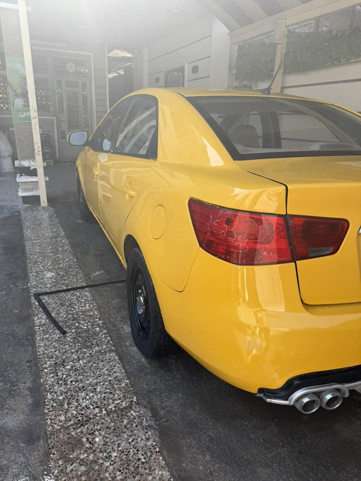 كيا سيراتو موديل 2009
بيها ضربه باجاملغ خلفي ايسر 
الباقي ابلادي 
محرك 1600 دوش 
كير خير من الله 
حداديه وتبريد كله خير من الله 
تايرات جديدة 
رقم بغداد انكليزي 
ثاني يوم تحويل بسمي سياره 
مصفره هيئه وغرامه
جاهزه بوجهك لشارع
عارضها 75 وبيها مجال 
***********
