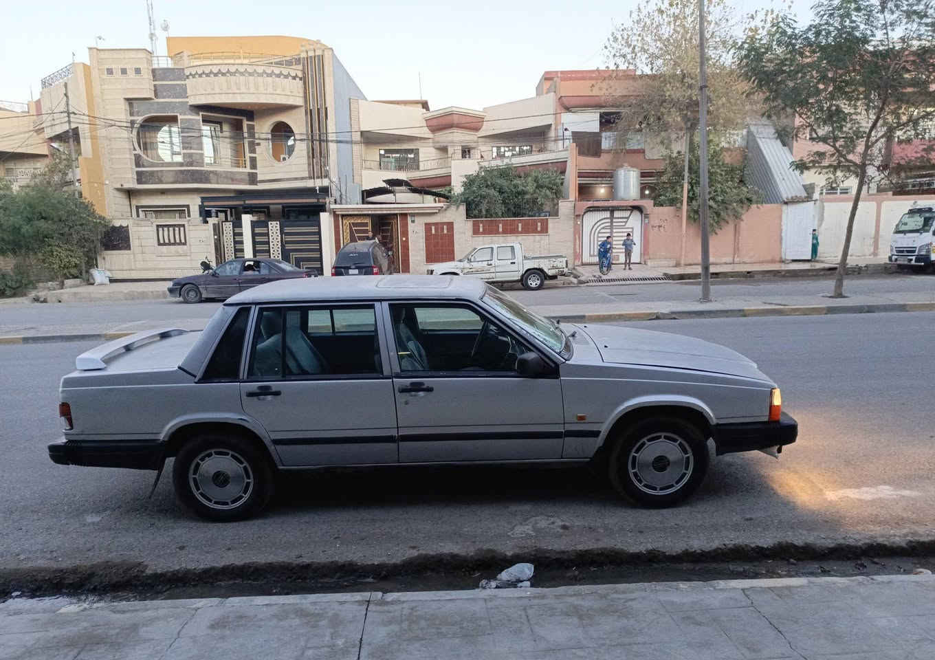 فالفو حجم 740 صبغ شركه سياره نظيفه
محرك 4 سلندر بخاخ بلادي

كير عادي ومحرك مكفولات
موديل 1989
رقم نينوى مشروع  وطني

سنويه الئ  2029 بأسمنه

تحويل بنفس اليوم 

السعر  35 $ ورقه 

المكان موصل 

اتصال فقط ***********
