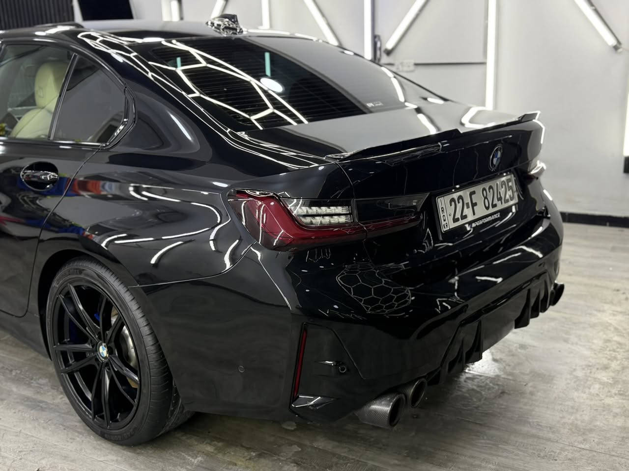 بسم الله الرحمن الرحيم 
سيارتي الجميله للبيع فقط bmw 2021 بدي كت ام بكج 
رقم اربيل 
مواصفات / 
فول 1/1 عده الداتا شو 
داخل بيجي 
تدفئه كشنات 
خزن ميوري 
شاشه دجتل 
فول للعين 
عليها كت كامل + دفيوزر + حلوك كزوز + جنح + تخم ويل + لحيه اماميه كلهن مال ( ام بكج ) وهسه كملت سياره بولش حمام ونانو بيدي بالمركز مالتي 
سياره بدون نقص برغي واحد صور كامله تفاصيل كامله صور سونار كامله 
ماشيه : 68 الف تقريبا هيج شي استعمال شخصي 
 
الحادث / خشم جاملغ امامي فقط مبدل نفس لون 
سياره بدون قطره صبغ كفاله كير ومكينه وصبغ وصعه بارد  وشواصي وللغود وكلشي 
سعر سياره حكتبه الي يعجبه اهلا وسهلا ( 248 وبيها ممجال كلش بسيط سياره بلاش بنسبه الخواتها 
مكاني حي البنوك شارع الكنيسه .
***********
