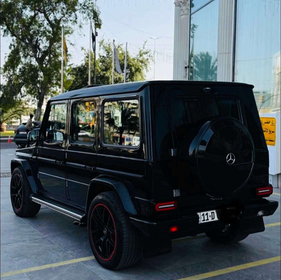 سيارة مرسيدس
جي كلاس 2016 فئة G63 AMG  خليجي سيارة دفع رباعي نوع المحرك: V8 توين تيربو سعة المحرك: 5.5 لتر 
المقاعد: جلد فاخر (Designo) بخواص التدفئة والتبريد والمساج 
شاشات الاساسية +عدد 2 في المقاعد 
فتحة سلايد 
نظام صوتي محيطي فاخر 
المكابح نظام منع انزلاق (ABS) مع نظام الثبات 
محدد سرعة
السيارة مغلفة اسود 
بيهة صوت كزوز مخيف 
رقم بغداد جديد و هزة جديد  شبه مميز
رقم الهاتف *********** ابو نرجس
