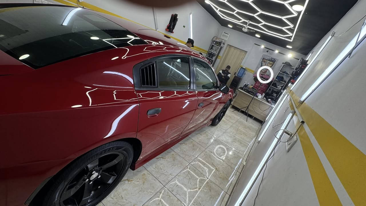 سلام عليكم جارجر 2015 معلايه 2016 سياره حلو احله من صوره حادث جاملغ ونص باب صبغ باقي مكفوله سياره تحكمات محدثه اس ار تي بلكامل. مكينه 3600. گير ومكينه.   مكفولات. كشنات جلد. احمر. تدفئه تبريد. كله شغال. كشنات كهرباء. شاشه جبيره كامره دواره  تشغيل على نبعد حداده كامله جديد تايرات جدد   سياره ترايك وين  ميعجبك تحويل ثاني يوم. مكانهه بغداد  مدينه الصدر سعر ١٦٨ وبيه مجال قليل ستفسار ***********
