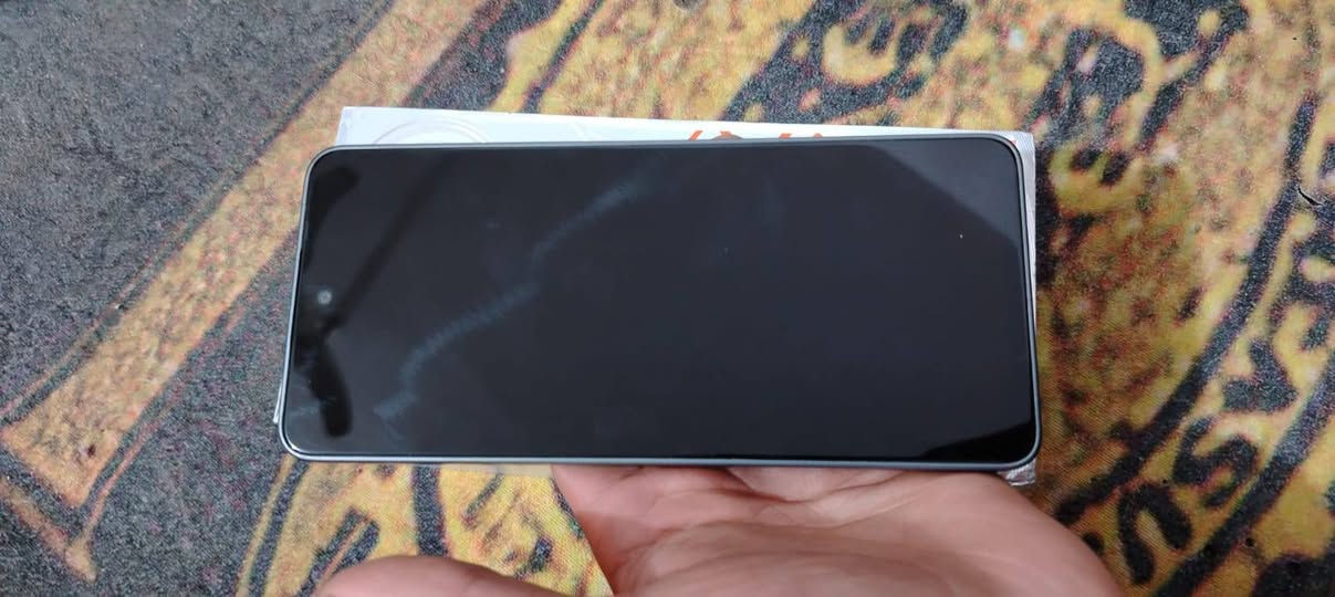 سلام عليكم جهاز  TECNO POVA 7 5G بطاريه6000 ذاكره256.كامل ملحقات سعر300 بي مجال ومراوس حسب رغبه،*********** مكفول من كلشي برغي ما مفتوح بي
