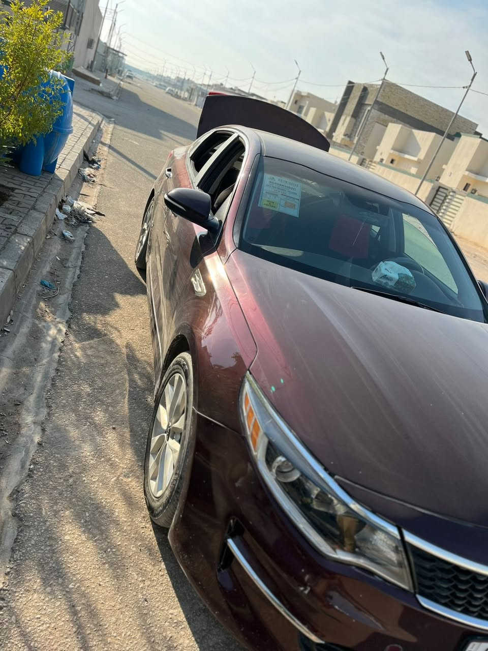 سلام عليكم للبيع كيه اوبتما مديل 2017 وراد امريكي
السياره جديده جديده تخم تاير حداديه كير مكينه عل فحص 
رقم اربيل بسم عربي تريد وكاله تريد تحويل ماكو مشكله 
السياره ماشيه 113 ميل 
مكينه ما مفتوحه 
السياره بيها قطعتين البنيد مبدل وباب بي صبغ بس صور الحادث موجوده بل منشور 
والسونار موجود 
السياره 126 وبيها مجال بصيط 

ما متواجد عل فيس 
***********
مكانها نجف
