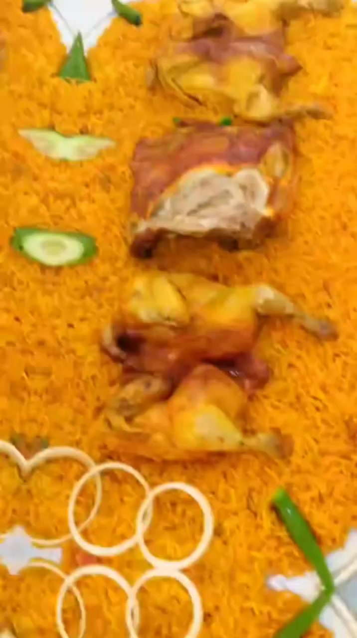 شيف عام يمني الجنسية شرقي بانواعه غربي بانواعه شاورما بأنواعها مطبخ خليجي مندي وكبسات طواجن كابلي متفرغ 
***********
