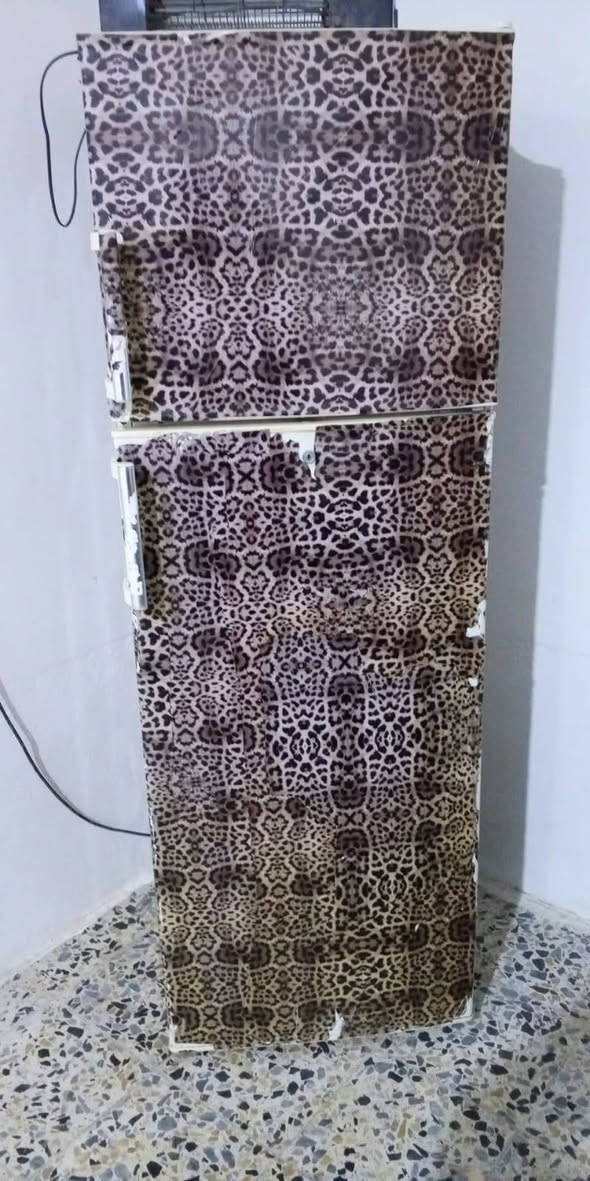 ثلاجة بعده جديد تبريد ثلج فول سعر 100
باب جديد سعر 50
سنك 15 طباخ نظيف فقط جامه فرن مكسوره سعر 30 
استفسار ***********
