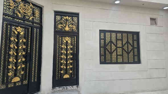 دارسكن طابو مالك زراعي عراقي وكاله مكاتبه ونسخه من الطابو المساحة 160متر العنوان بصره أبي حياتي العسكري شارع ابو دله يتكون بيت من غرفتين ودواني وصاله ومطبخ كراج حديقه صحيات داخل وخارج بيت بي ملحضات شي بصيط السعر 77مليون الاستفسار اتصل ***********
