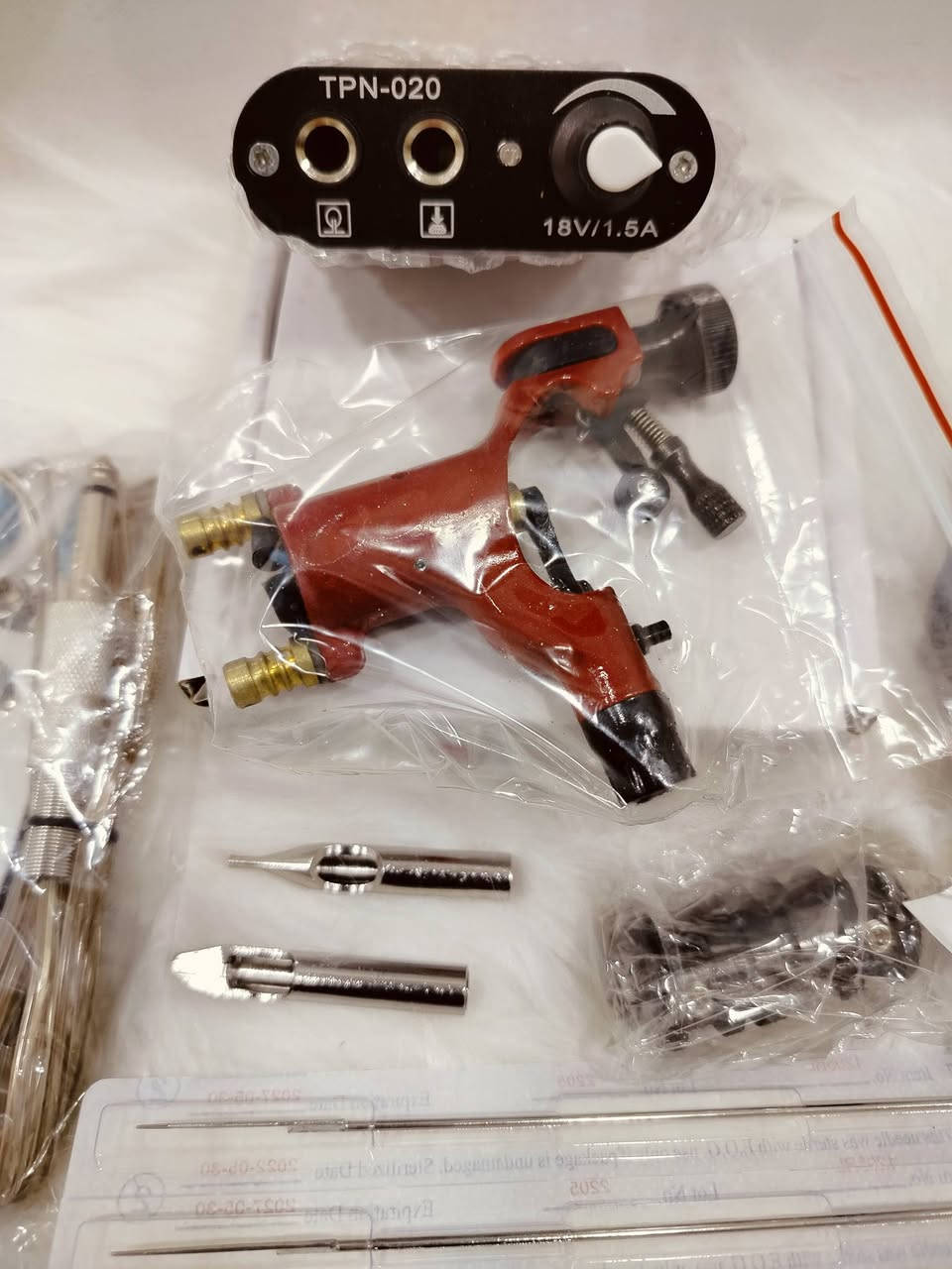 السلام عليكم
مجموعه اجهزة وشم محترفة مع ابر وشم وتوريد الشفه 
الاتصال واتساب 
***********
