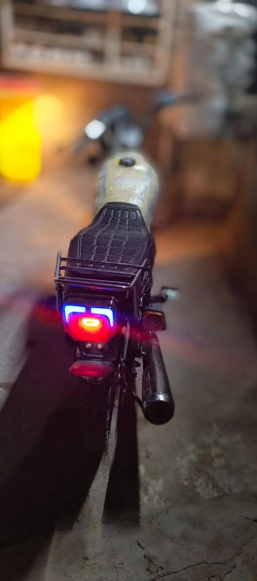 السلام عليكم دراجه إيراني اصولي أوراق مديل 17 اي نقص مابيهه هورن اشاير كهربائيات كله شغاله 750 وبيه مجال مكاني الزبير ***********
