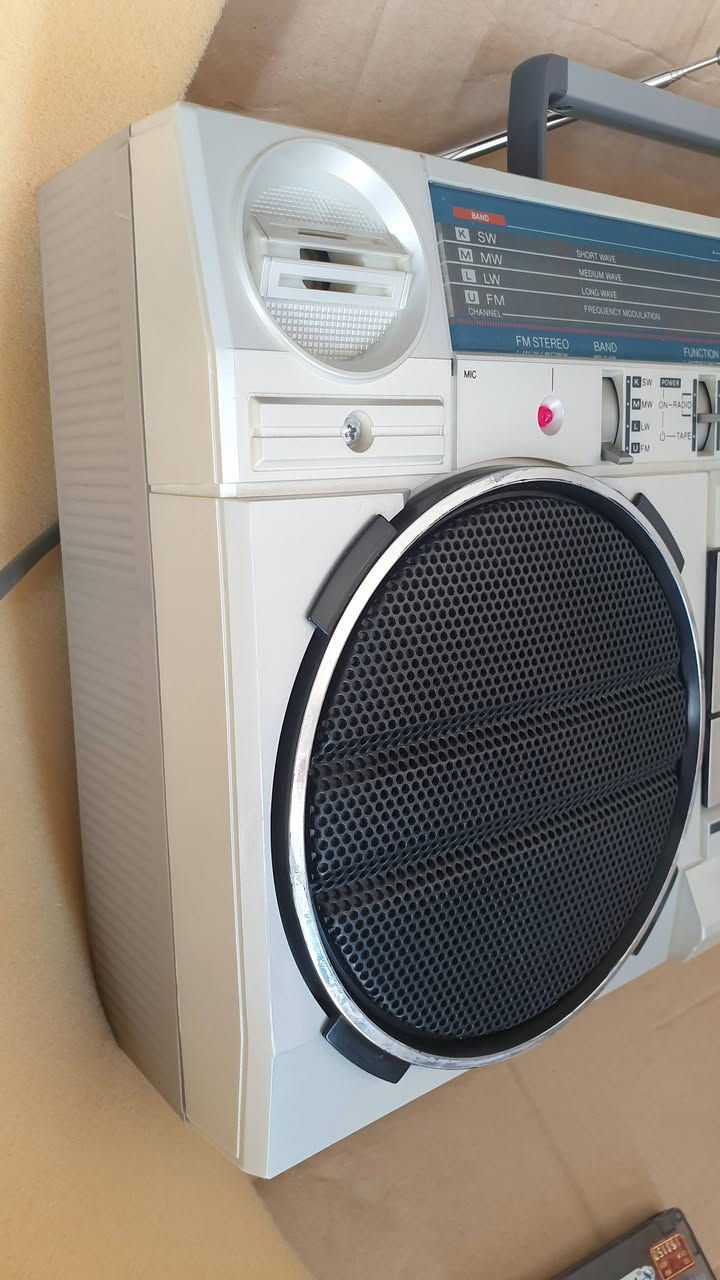رادیو FM AM LW SW ومسجل مارکة شارب انتاج 1985 یشتغل 6 بطاریات حجم كبير وكهرباء 220 ڤولت مباشر الجهاز جدید نقص كرتونة فقط وشغال بالكامل صوت عالي ونقي سحب الرادیو ممتاز السعر واي استفسار مراسلة خاص


**إذا كنت صاحب هذا الإعلان وتريد حذفه لأي سبب، رجاءا أرسل رسالة إلى الدعم الفني**