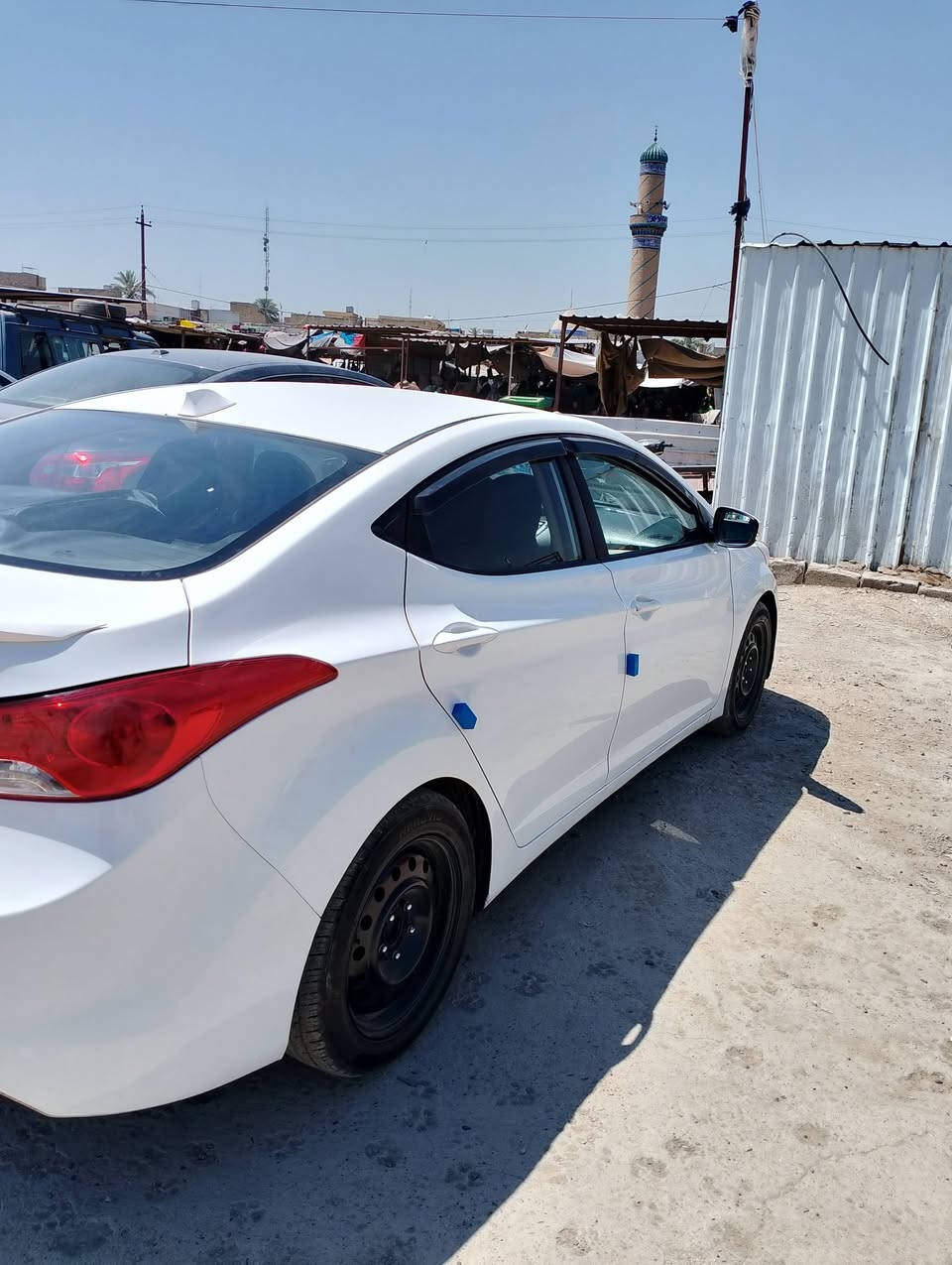 موديل 13خليجي مكفوله من الصبغ والضربة محرك 1600رقم بغداد بسمي كير محرك بحاله جيده.   سعر البيع.   شده.    عندي ضرف خاصه
