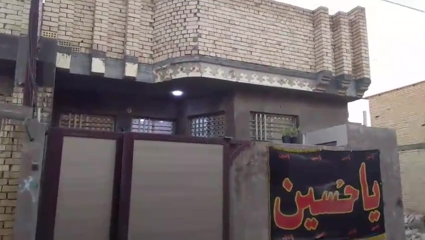 السلام عليكم
دار للبيع المساحة ١١٠م ٧وربع في ١٥ في رئاسة العبيدي شارع عشرين نهاية شارع السادة خلف معمل الببسي يتكون الدار من استقبال ومطبخ بارد+ مطبخ حار وصالة وغرفة ومنور وصحيات خارجية وحمام + غربي داخلي في الطابق الاول 
والطابق الثاني يتكون من غرفة وحمام كبير يحتوي على شرقي وصالة والسطح مزفت طبقتين 
البيت مؤسس كهرباء بواري وسيراميك طابقين متر وعشرين 
البيت مالجناي الله يشهد 
المنطقة كهرباته كلش زينه وماء ٢٤ ساعة والشوارع مبلطة + مجاري 
للتواصل الاستفسار على الهاتف ***********
