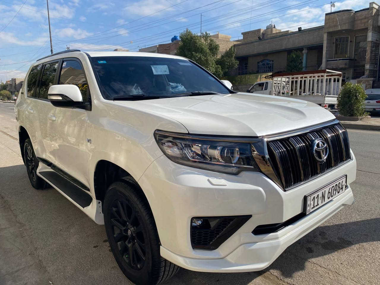 السلام عليكم
تويوتا برادو 2022 VX Midnight 
التفاصيل :  
السيارة ماشيه 40000 كم حقيقي كفالة عامة سونار بالصور 
المقاعد جلد و الامامية كهرباء  + تبريد وتدفئة 
حجم المحرك V6  
بصمة عدد ٢ 
حجم الاطار ١٩ 
ويل كب كروم 
دبل تانكي 
سبير تعليك 
فتحة سقف
ثلاث قطع تبريد
ثلاجة وسطية 
‏ABS
فور ويل 
كير ومحرك مكفولات 
بدون رصعة او شخط
اشارة ترحيب بالدوسات
لايتات وكشافات زنون 
مثبت سرعة
المودات والاوامر الصوتية
شاشة تحكم التبريد الخلفي
نظام نزول منحدرات 
مانع انزلاق 
اشاير بالمري الجانبية والمري قابلة للطي
مضلله اسود كاتم   مع كتاب تضليل 
السعر 50000$ وبيها مجال للشراي 
مكان السياره بغداد الرصافه 
***********
