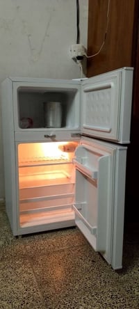 ثلاجة رويال 6 قدم نظيفة مابيها أي عطل تجميدها قوي 07867362478 واتساب