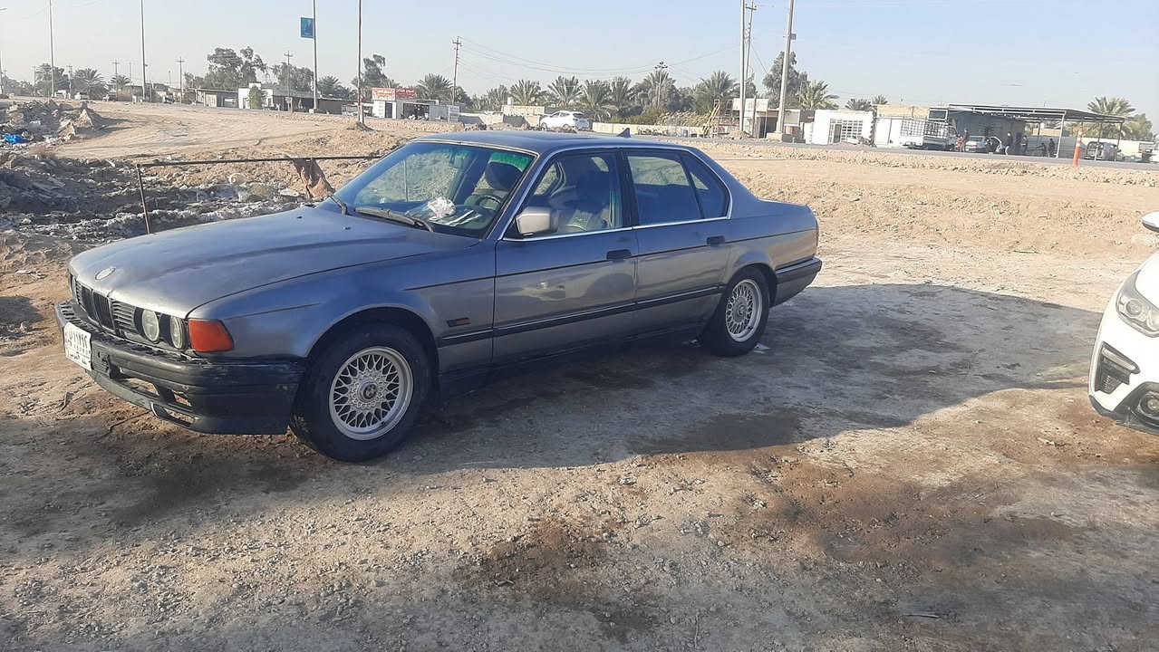 بي ام بغداد موديل ٩١ المكان الديوانية
مكينة بيها خبطة 
و الكير البك يأخر 
حدادية اسفنجة نظافة ٩٠%
تبريد ثلج و منظومة التبريد كلها بالباكيت 
السعر ٤٢ و بيها مجال 
المكان الديوانية 
الرقم ***********
