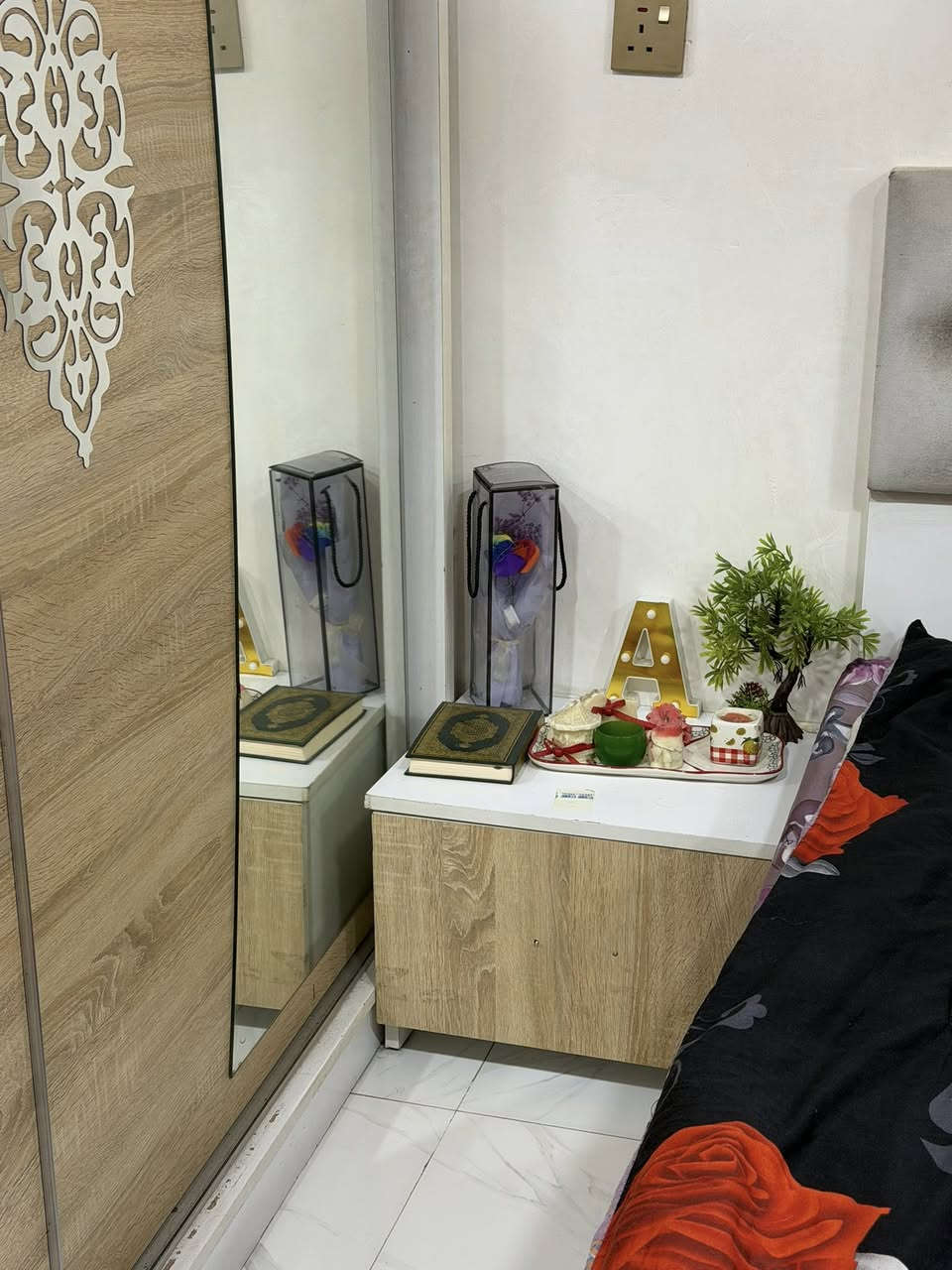 السلام عليكم عندي غرفه للبيع مستعمله نضافتها حلوه هاي كدامكم لونها كذلك حلو
5 قطع 
جربايه نفرين + كنتور +ميز تواليت + قطعتين مجرات جانبيه 
سعرها مع الدوشك 200 الف 
امانه الله بس الدوشك اشتريته ب110
مكان بغداد الدوره


**إذا كنت صاحب هذا الإعلان وتريد حذفه لأي سبب، رجاءا أرسل رسالة إلى الدعم الفني**