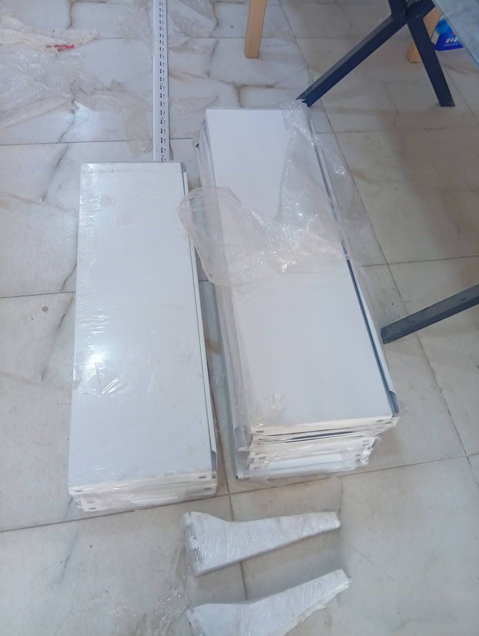 رفوف جديده أستوني اشتريتهن بس صارت مشكله عل محل او اريد ابيعهن
عدد 20متر
***********
النجف المشخاب
