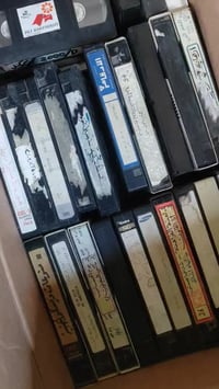 50 كاسيت فيديو منوع  ..  سعر الكل مع التوصيل  50 الف للتواصل  07714285...