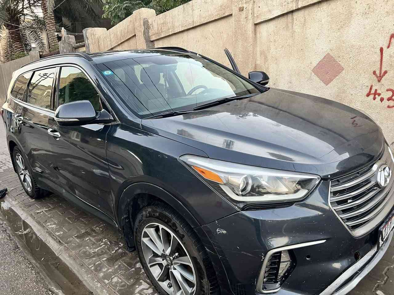 سنتافي 2019 سبعه راكب حادث باب السايق والي ورا السايق 
فول ماعدا الفتحه 
كشنات جلد كهربائي تدفئه تبريد
اضاءه ترحيب 
تبريد بيانو
محرك سته سلندر
كير 6نمر اتوماتيك 
مراوس او بيع
السعر  125
للاستفسار واتساب***********
