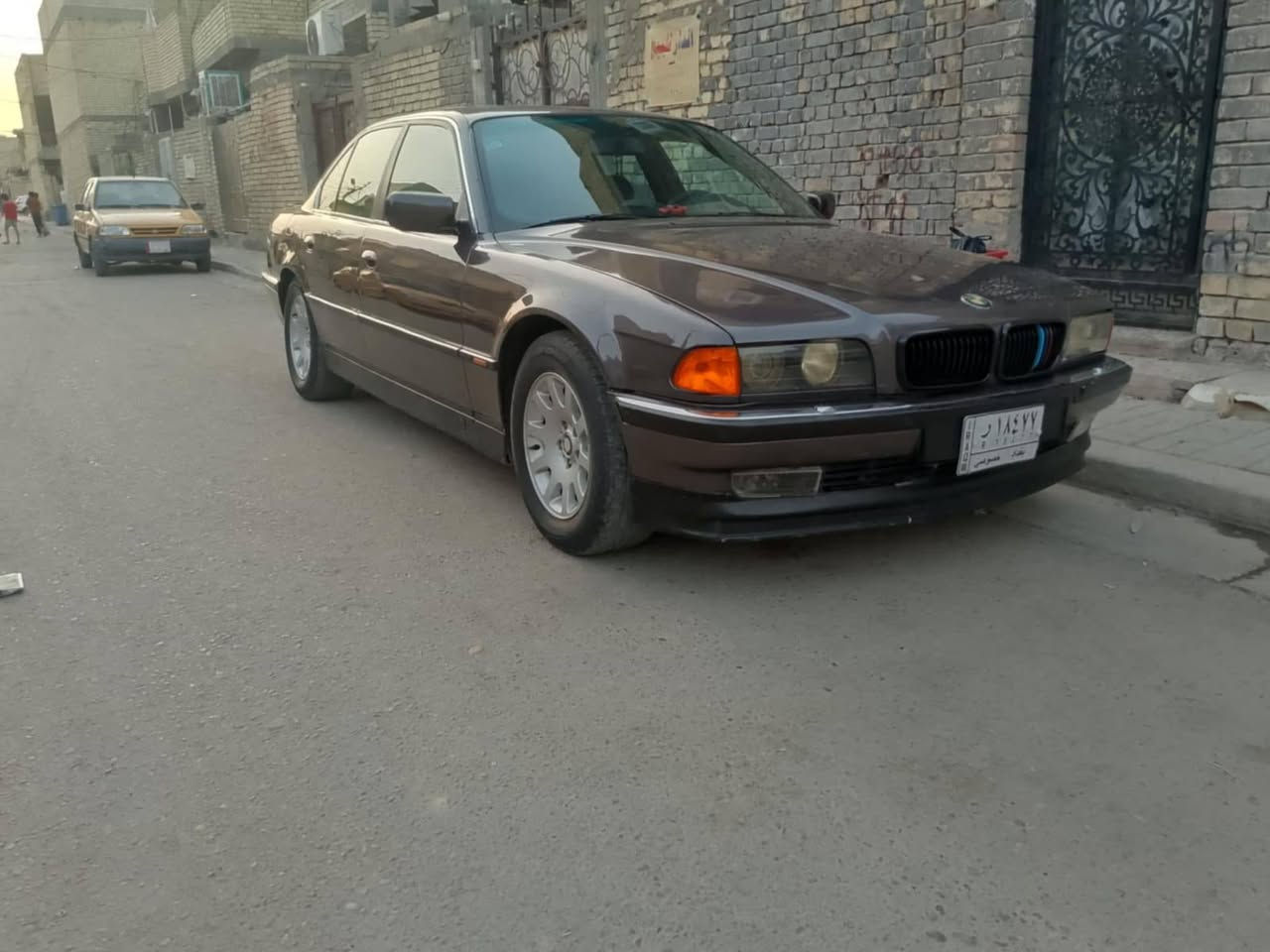 شباب عندي هاي سيارة جديدة الوك مديل 96رقم 730 سيارة سلايت على وضع شركه ورقم جديد نكليزي بسمي سويت بيهه حادث خفيف وريد بيع على وضعهه السعر 55بسبب الضرف ***********
