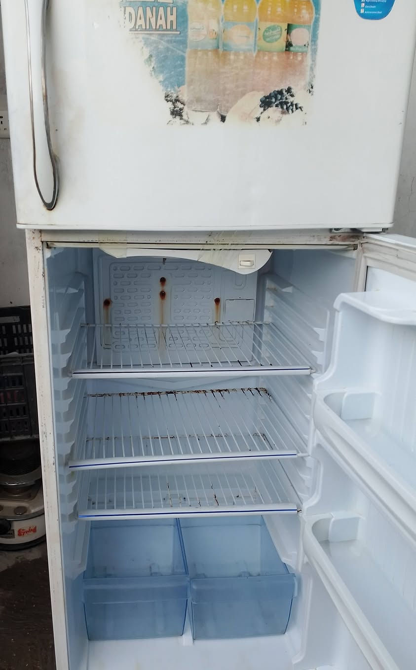 للبيع ثلاجة حجم كبير نضيفة جدا ما مصلحة عل فحص 
السعر 150 الف عنوان حي نزال شارع السد
***********
