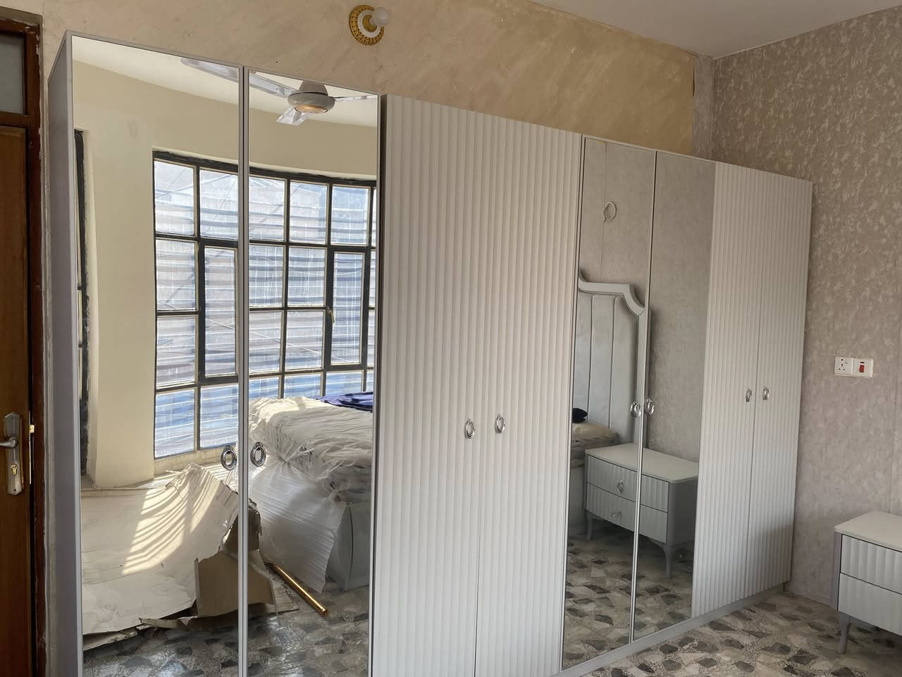 غرفه نوم جديده مامستعمله  لون رصاصي للبيع هي والملحقات مكاني بغداد وهذ ارقمي***********
