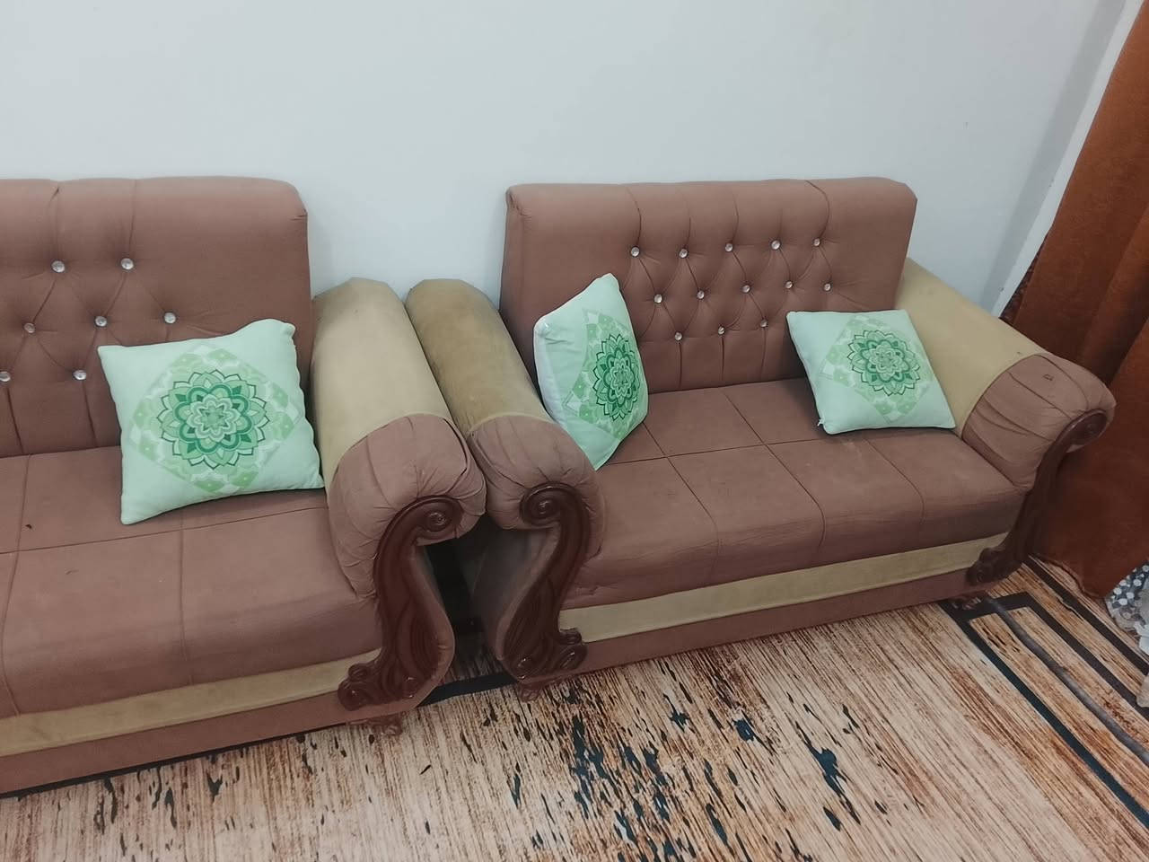 سلام عليكم تخم للبيع 5 قطع نضيف مستخدم شهر واحد فقط سعر 350 وبي مجال عنوان الشطرة وهاذة رقمي ***********
