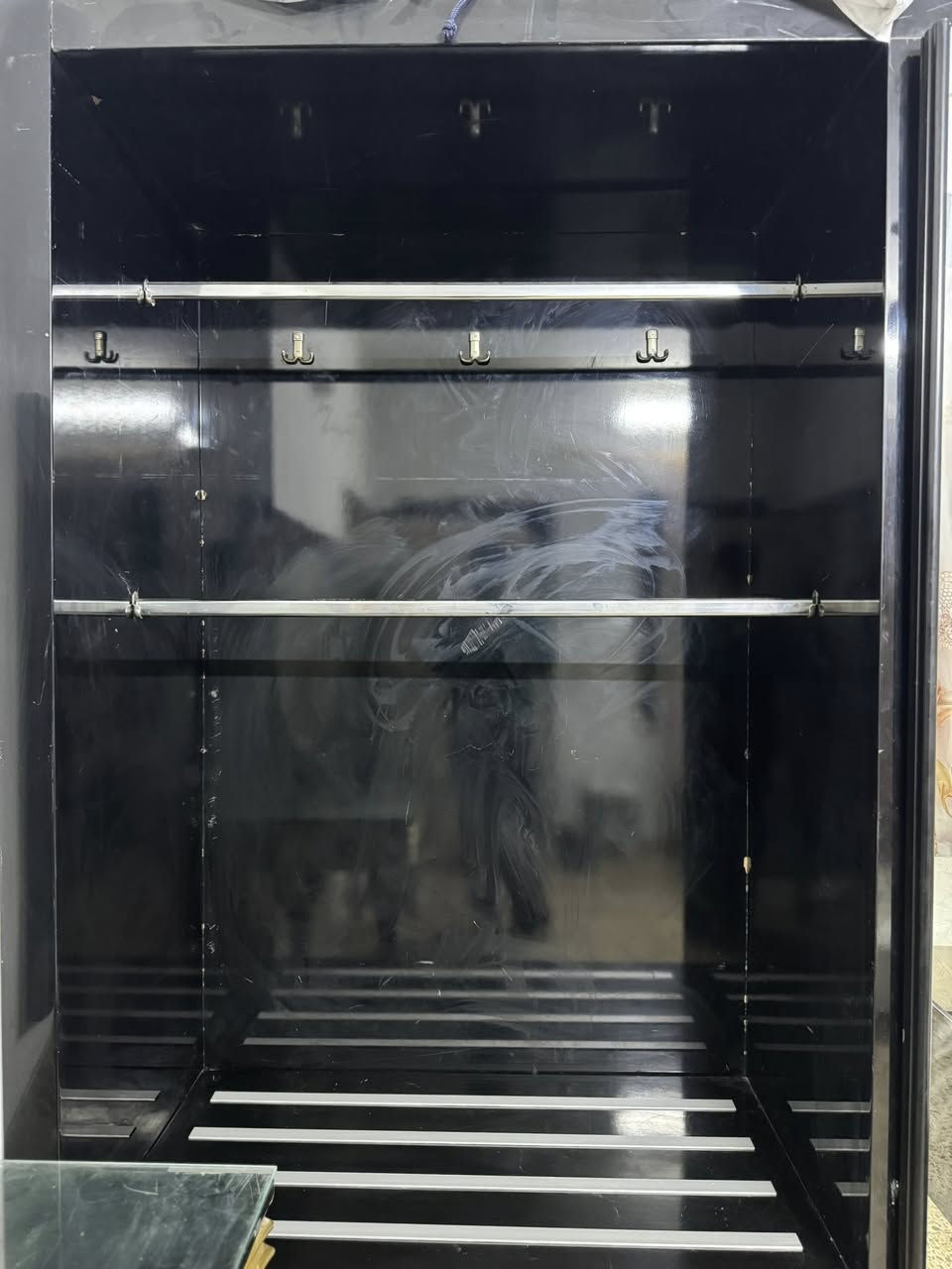 سلام عليكم
غرفه نوم نفرين
مستعملله
لون اسود وذهبي 
مكاني بغداد مدينه الصدر 
***********
السعر٣٥٠بيها مجال @
