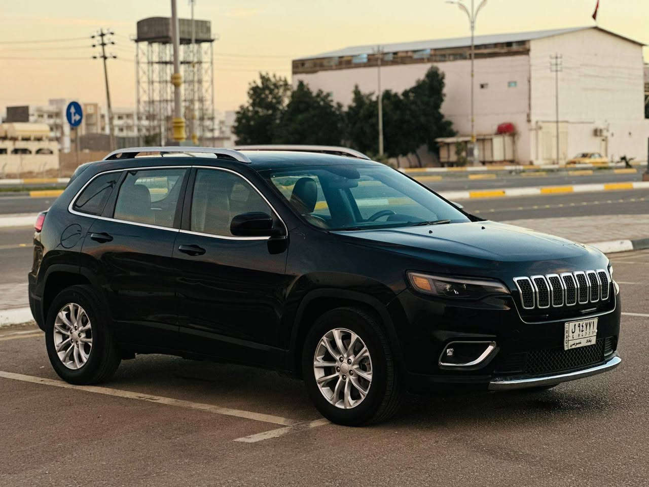 السلام عليكم
جيب شيروكي (بزون ) موديل 2019 للبيع
وارد  مرريكي جاملق وبنيد بدون دواخل
حادثه سرقه جاملق وبنيد
4 سلندر 2400 
90 الف كيلو 
المواصفات فوووول للأخير : عده البانوراما
* لون اسود
* مقاعد جلد  
* بصمة تشغيل وبصمة باب
* لد نهاري + زينون + بلوجكتر 
* حساسات خلفية 
* توقف اوتماتيك قبل الاصطدام ( مستشعر وقوف )
* كاميرا خلفية 
* رادار جانبي
* تنبية النقطة العمياء 
* مثبت السرعة
*شاشة عرض ووسائط لمس
* نضام المفتاح الذكي
* جام فول اوتو
* هندبريك بصمة
*مانع انزلاق
* اشاير بالمري
* فول تحكم مقود
* مدخل usb و aux وربط بلوتوث وكاربلير
*حساسات ضغط الاطار
* حساسات جودة الدهن
* رقم بغداد   تحويل ثاني يوم 
* سعر119
* مكانه  كربلاء 
* رقم الهاتف *********** كربلاء, العراق
