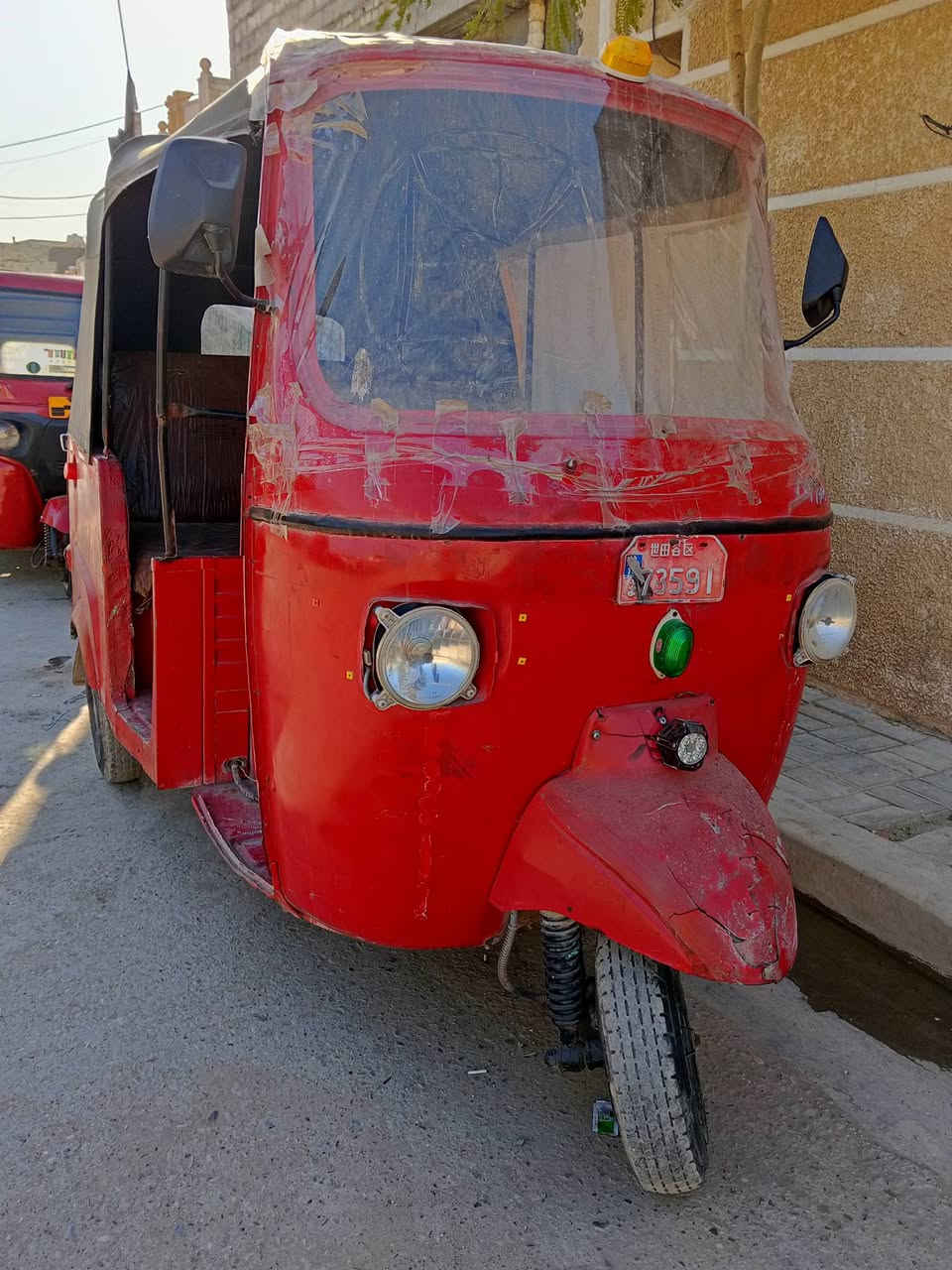 سلام عليكم تكتك للبيع أوراق كامله مكينه مال ستوته شغاله بس ماتنمر العنوان العبيدي شارع 20 السعر 800بيها مجال رقم ***********
