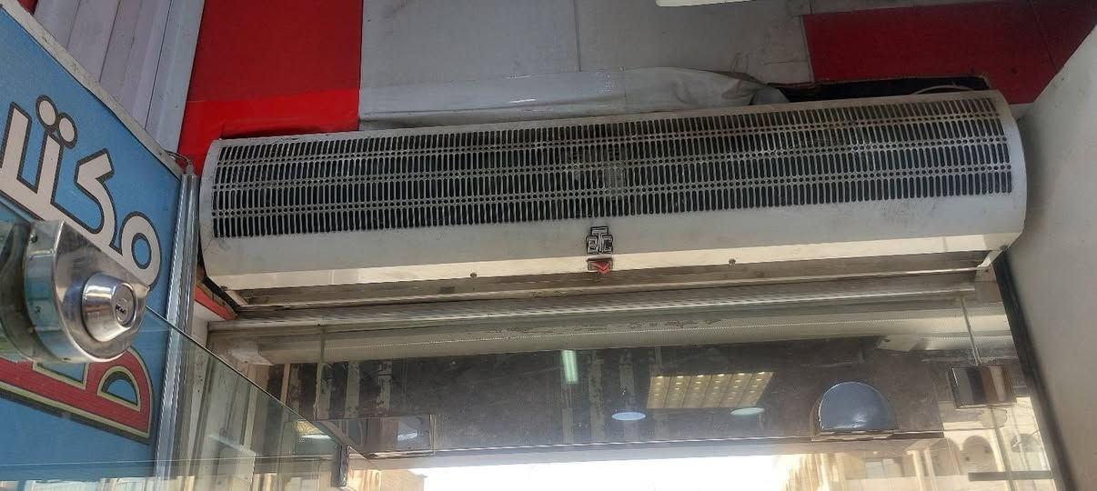 غراض مستعمله للبيع كله مال مكتب موبايل شغال وضمان 
ثلاجه حجم زغير نظيفه ومكفوله من تصليح والعطل شاشه حجم ٣٢ 

فاترينات طرح عدد ٢ قياس ١٢٠ عرض ارتفاع متر وبيه ابواب سلايد زجاج واناره
فاترينا عموديه عدد ١ ارتفاع ٢ متر عمق ٤٠ عرض ٨٠ اناره وابواب قفل 
قنفه مخزن عدد ١
رفوف استعمال عام عدد ٢
قاطع مع باب ppc عرض ٢.٥ ارتفاع ٣ يرهم للمكاتب الكي كارت او صيانه او اي شي مع تغيير فقط اللوكو
برده هوائيه ١٢٠ سم 
كومفيره حجم صغير نضيفه جدا
مراوح سقوف ثانويه ٣ سرع مع الاناره لد وريمونت 
منضومة كامرات وجهاز dvr هارد تيره الف كيكا يسجل شهر و٤ كامرات منوعه 
اخوان الغراض اذا شلعه وحده ابيعهم بسعر واذا مفرد بسعر 
بغداد الحريه 
***********
