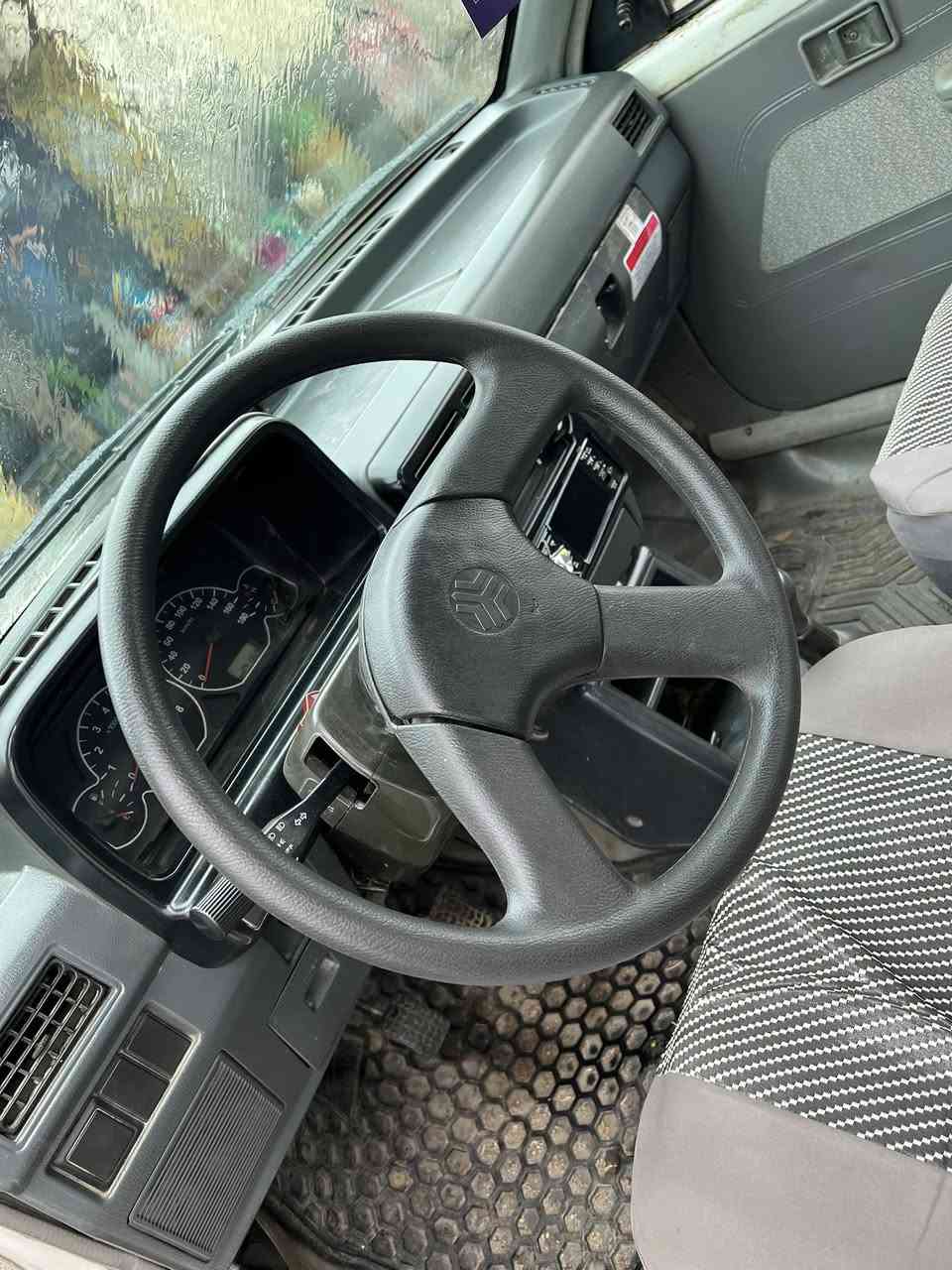 السلام عليكم سايبه بيضه للبيع موديل 2009سياره نضيفه للبيع خير من الله شواصيه مكفوله المكان حي الخضراء *********** السعر34. بيه مجال
