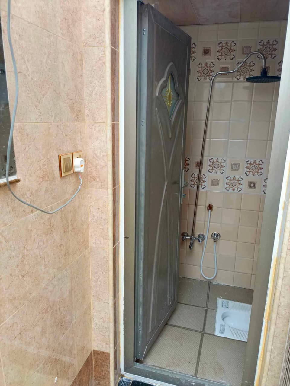 سلام عليكم بيت البيع او مروس حسب قناعه بيت بناء مالته لفين 24 بيت طابقين غرفتين مربع بيت مساحه 120 كونكريت مسلح شارع 15 اللاستفسار مكتب بركات ام بنين *********** تصال أو وتساب حي الوفاء
