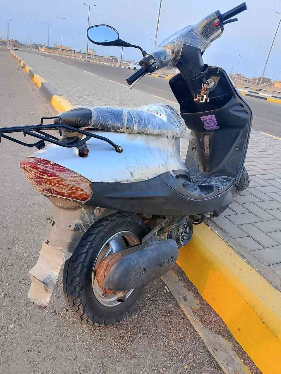 دراجة نضيفة ما مجفته ولامرة كلها على وضع البلاد مكاني بصرة ابو صخير سكن المطار دراجة ما تشتغل سلف لان باتري گاعد
هورن موجود
اشاير كذلك
دبلات جدد 
تاخذها وتمشي بيها گبل مابيها نقص كمكينه كامله
سعرها 300 وبيها مجال حك الجيه مكاني بصرة ابو صخير سكن المطار 
***********
