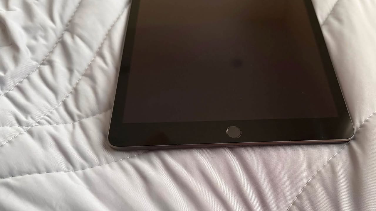 Apple ipad  9
جيل تاسع ذاكرة 64G
نظيف مابي كسر ولا خدش وشاشته شغالة بالكامل ومابي اي خلل
بطاريته زينه ماعرف شكد بالضبط بس من اشتريته لليوم استعماله كلش قليل بس دراسه
والبصمة كذلك شغالة ١٠٠٪؜
300 الف
للاستفسار ***********

