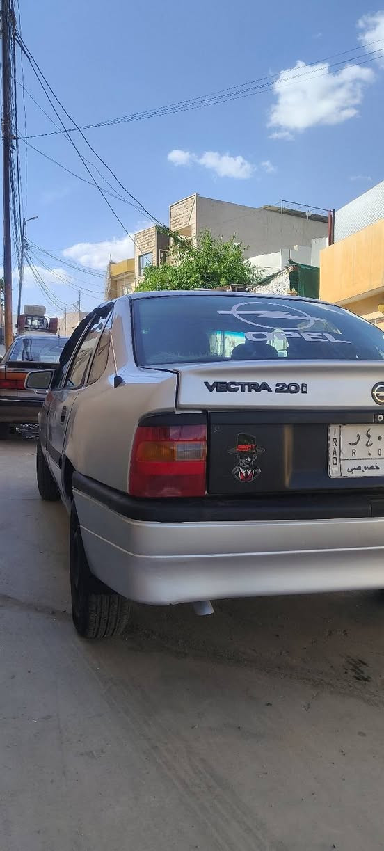 فكترا موديل1991
محرك 18كير عادي خير من الله  فتحه بسقف 
صبغ رش جماليه بدون ضرر شرط 
كابون بازين 
غرفتها حيل حيل نضيفه 
سنويه ورقم  الى2027
طخم نضيف صدرها نضيف سياره جاهزه باتري جديد بنايلون 
شراي اتصل عرقم سعرها مناسب 
***********
***********
