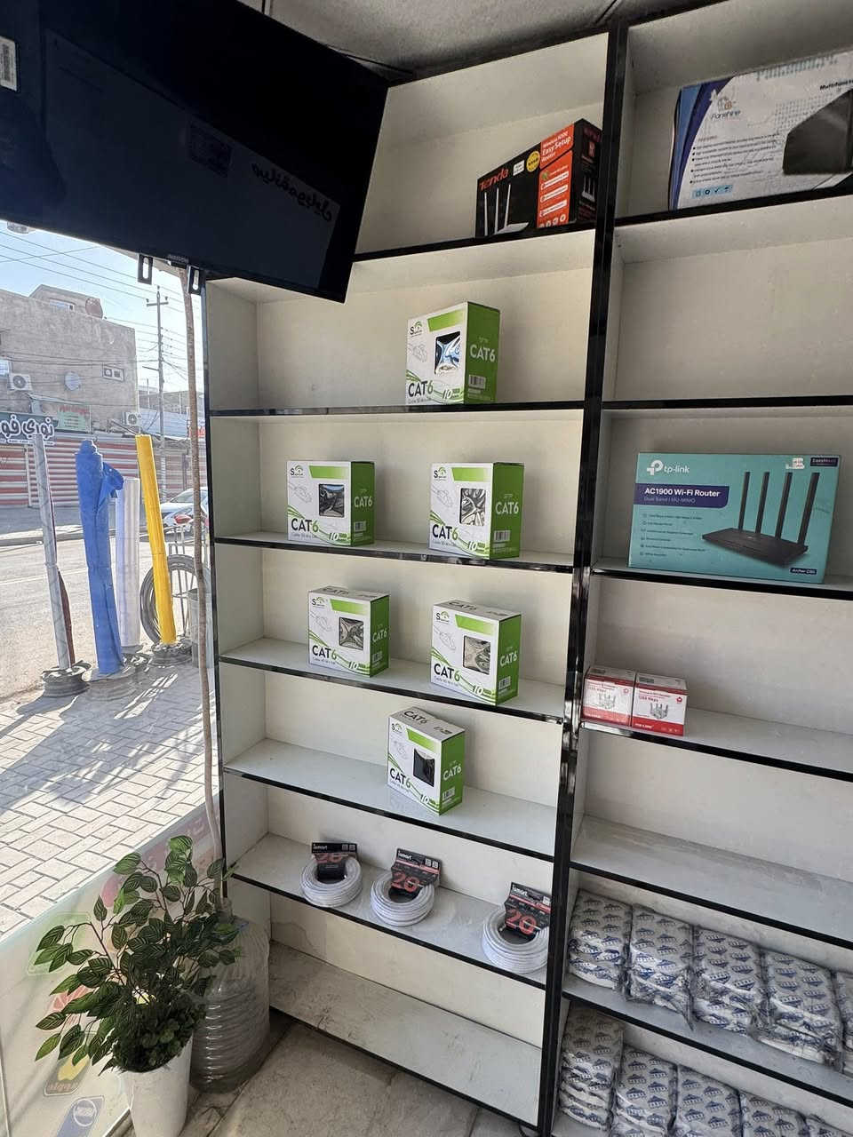 السلام عليكم محل مبايلات للبيع مع الديكور بسعر مناسب
***********
