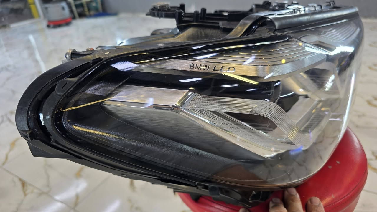 السلام عليكم 

اخوان عندي لايت بي ام G30 او G31 جهة النفر خلي سعر معقول و خذها 
***********
